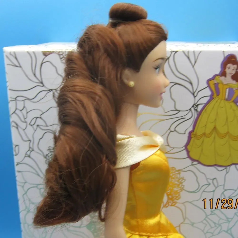 Disney Princess Belle Beauty and the BeastGift Set Doll Lipsmackers NWOT